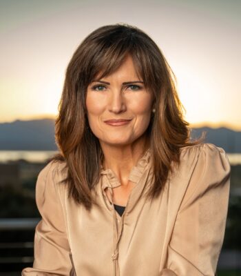 Ally Isom Headshot 2025_08 v02